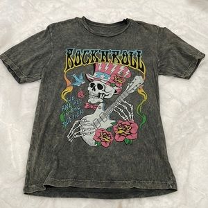 Cute skeleton shirt!